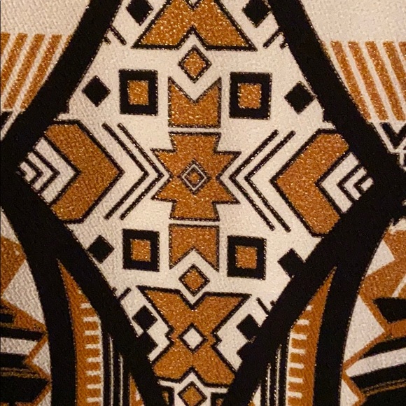 Elegant Debbie - Picture 4 of 4